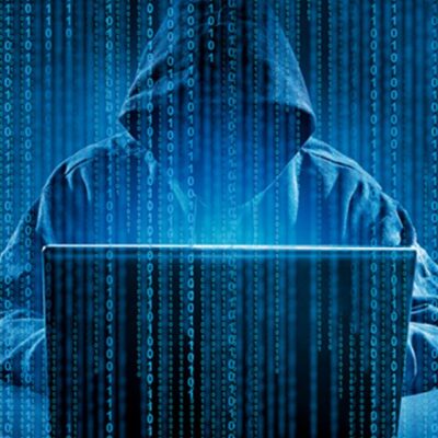 Uma imagem que ilustra um hacker.